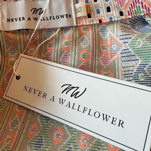 Never A Wallflower Capsule Shirt Dress - NWT! - Picture 4 of 4